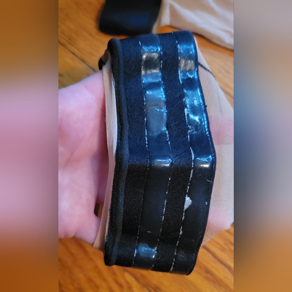 Agent Provocateur Classic, sheer hold-ups. - Picture 4 of 6